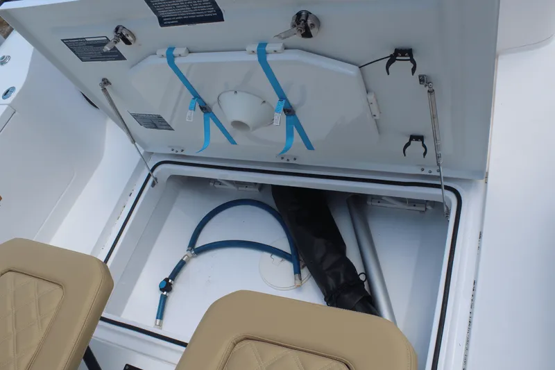 Slide: The Image of Axopar 28 CABIN 2021 - 35