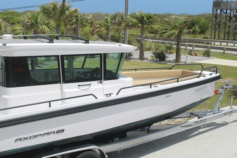 Slide: The Image of Axopar 28 CABIN 2021 - 6