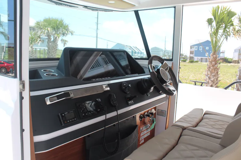 Slide: The Image of Axopar 28 CABIN 2021 - 9