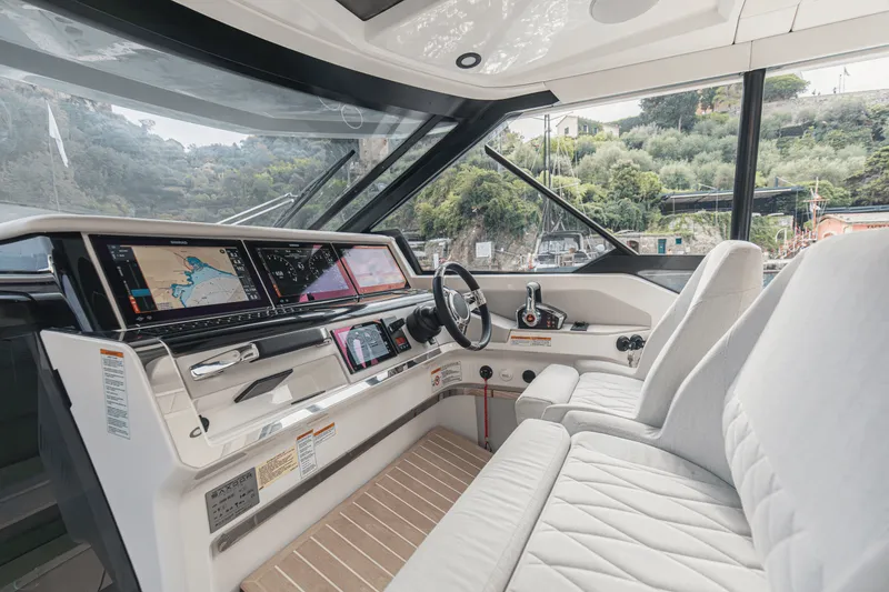 Slide: The Image of Saxdor 400 GTO 2025 - 12