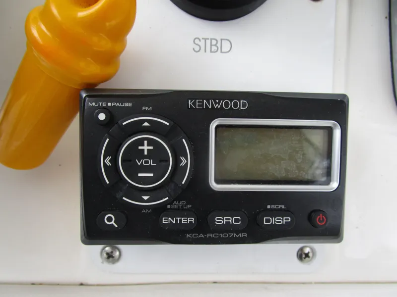 Slide: The Image of Kenwood control on Fountain 38 Tournament Edition 2007 boat. - 12