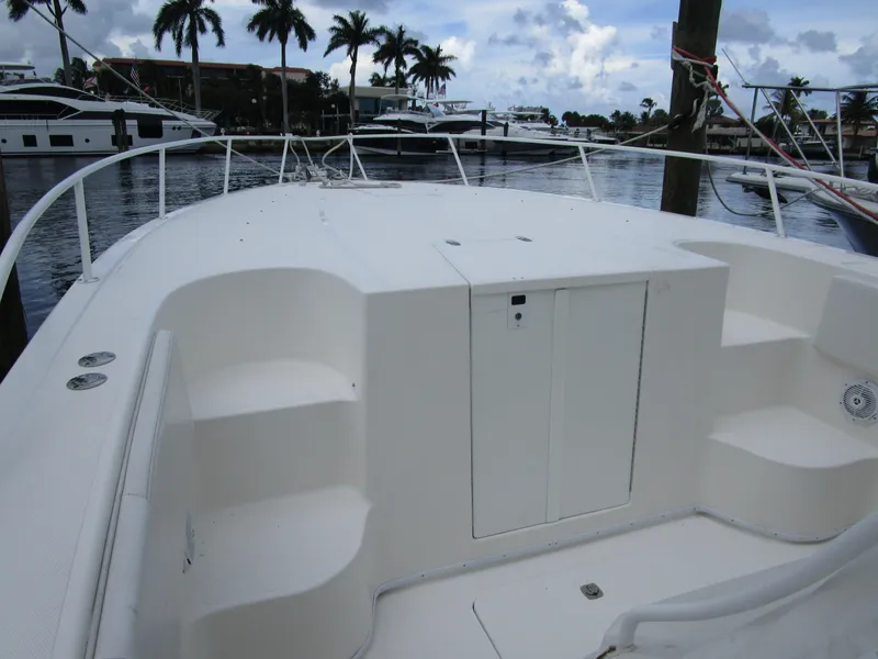 Slide: The Image of Fountain 38 Tournament Edition 2007 on calm water with palm trees in background. - 14