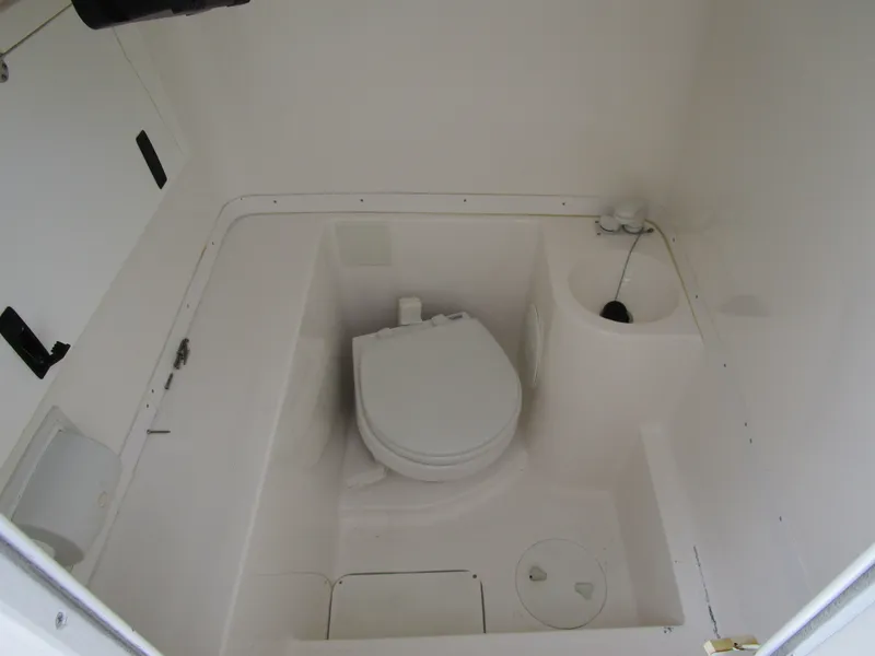 Slide: The Image of Bathroom in 2007 Fountain 38 Tournament Edition boat. - 20