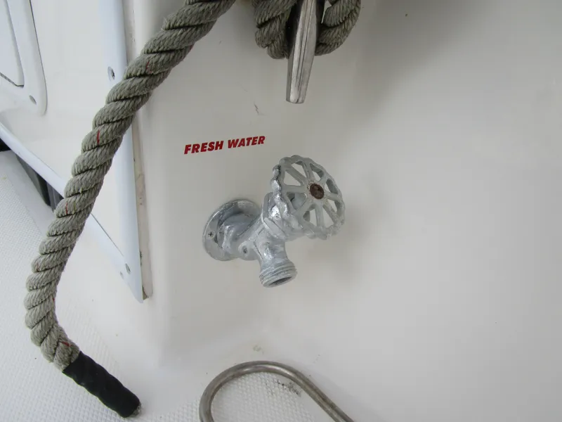 Slide: The Image of Fresh water faucet on a 2007 Fountain 38 Tournament Edition boat. - 27