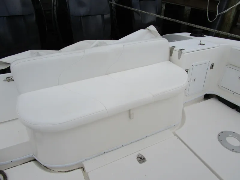 Slide: The Image of White seating on a 2007 Fountain 38 Tournament Edition boat. - 30