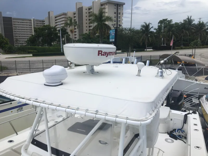 Slide: The Image of 2007 Fountain 38 Tournament Edition boat with Raymarine radar. - 48