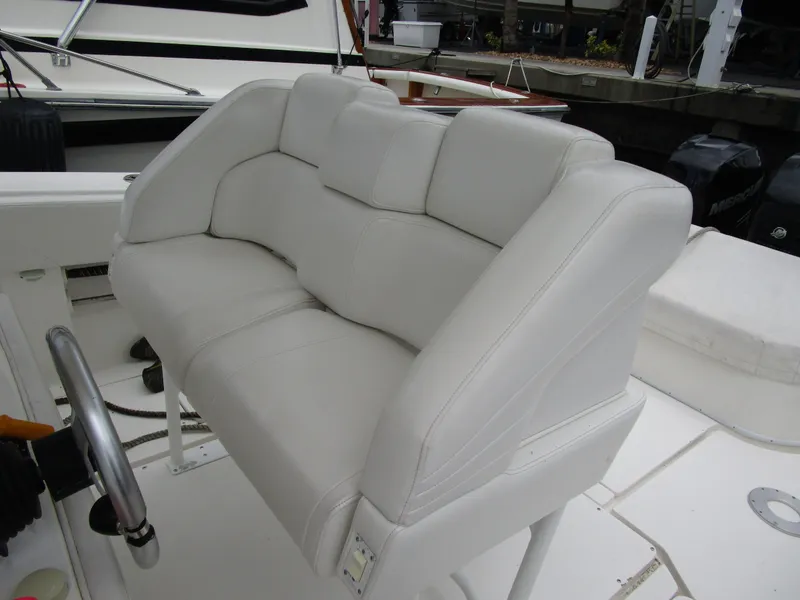 Slide: The Image of White leather seats on a 2007 Fountain 38 Tournament Edition boat. - 7