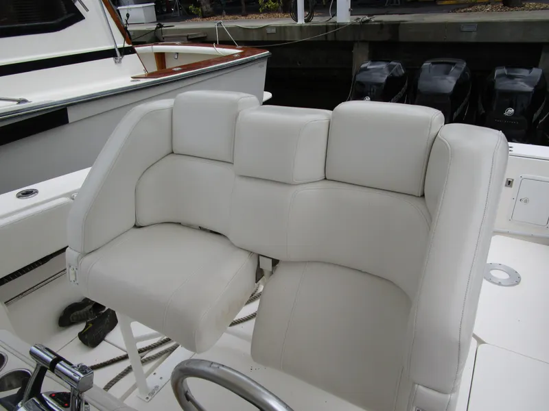Slide: The Image of Seating area of a 2007 Fountain 38 Tournament Edition boat. - 8