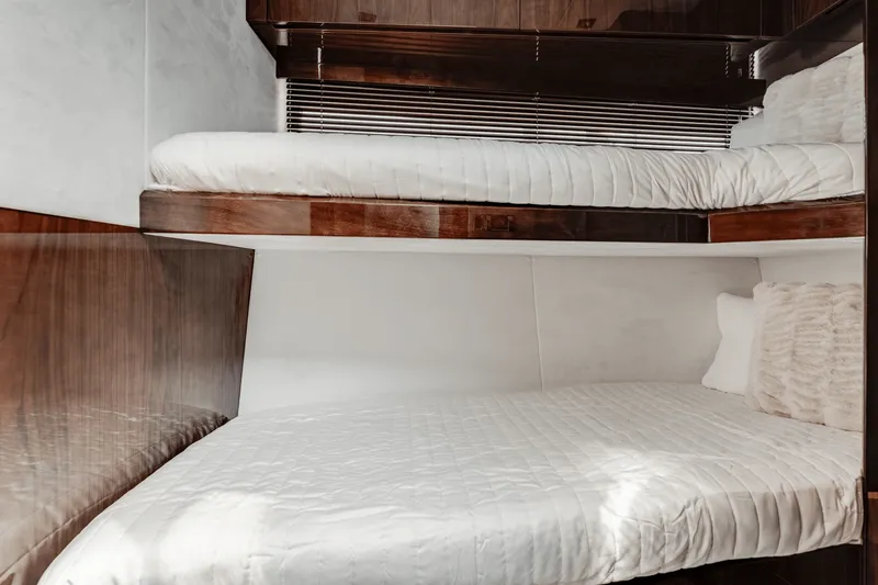 Slide: The Image of Galeon 510 SKY 2023 - 39