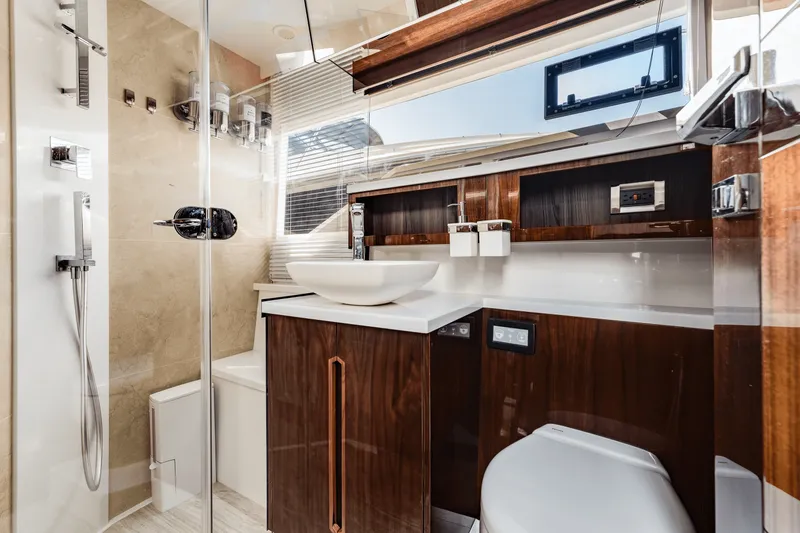 Slide: The Image of Galeon 510 SKY 2023 - 41