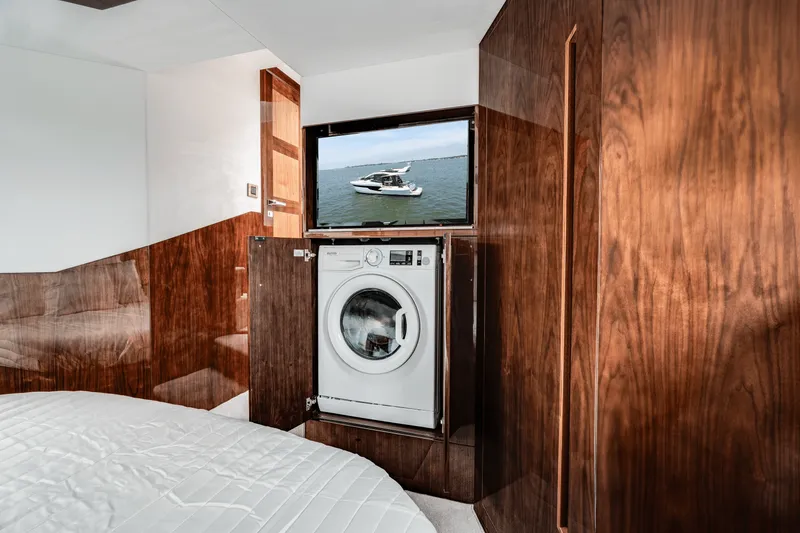 Slide: The Image of Galeon 510 SKY 2023 - 53