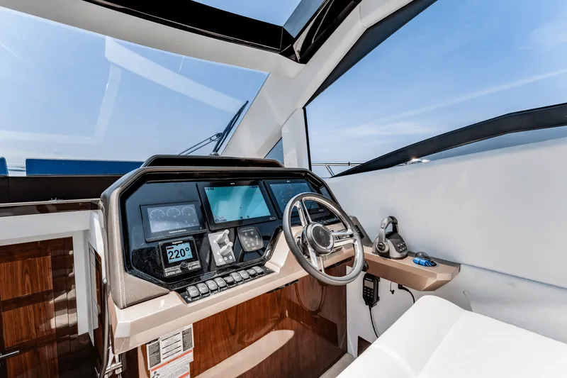 Slide: The Image of Galeon 510 SKY 2023 - 62