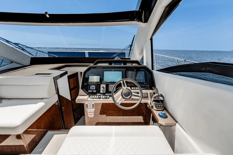 Slide: The Image of Galeon 510 SKY 2023 - 63