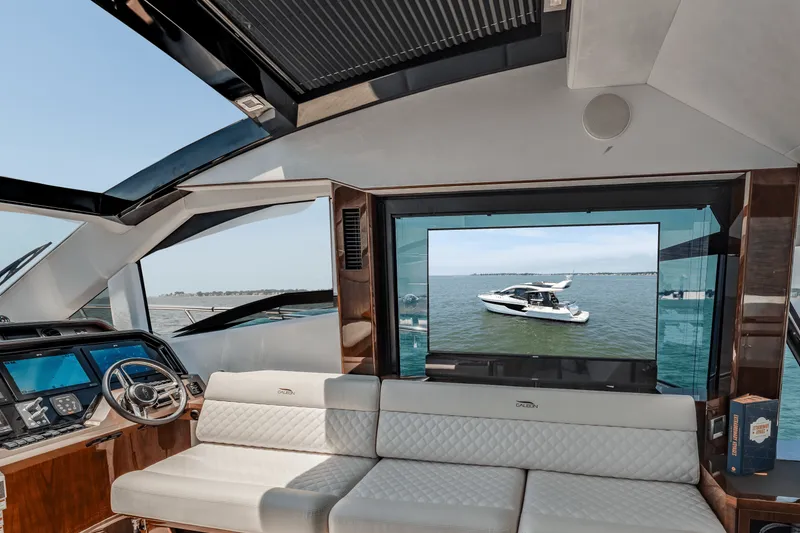 Slide: The Image of Galeon 510 SKY 2023 - 74