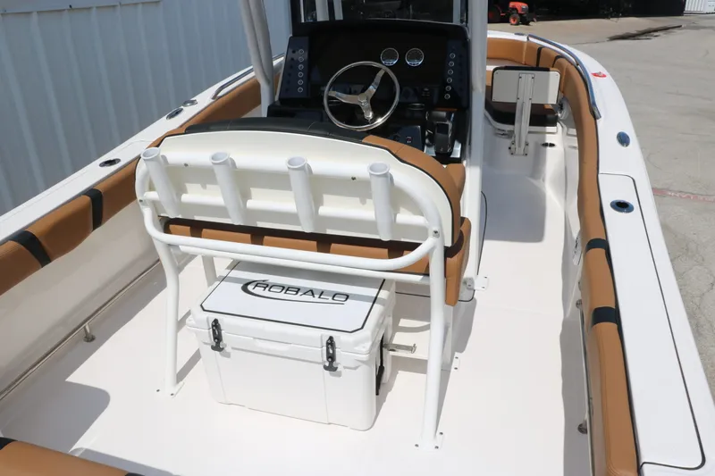 Slide: The Image of Robalo R230 Center Console 2024 - 15