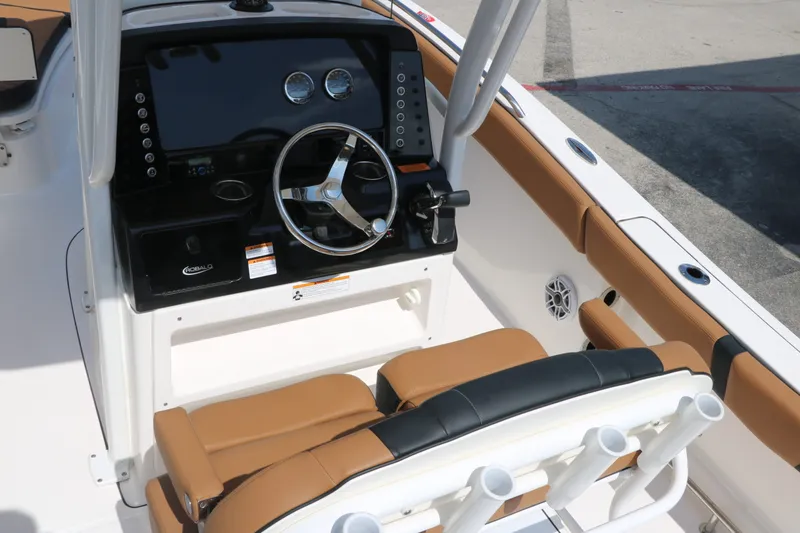 Slide: The Image of Robalo R230 Center Console 2024 - 17