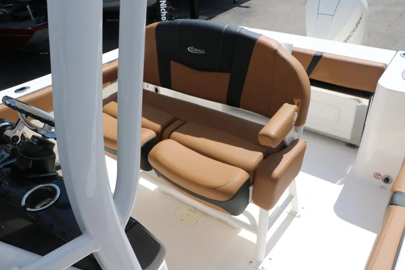 Slide: The Image of Robalo R230 Center Console 2024 - 29