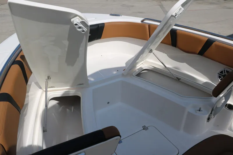 Slide: The Image of Robalo R230 Center Console 2024 - 37