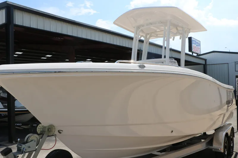 Slide: The Image of Robalo R230 Center Console 2024 - 6