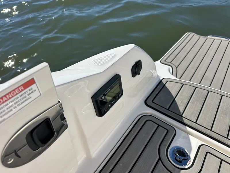 Slide: The Image of Sea Ray SDX 290 Outboard 2026 - 10