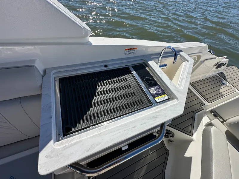 Slide: The Image of Sea Ray SDX 290 Outboard 2026 - 13