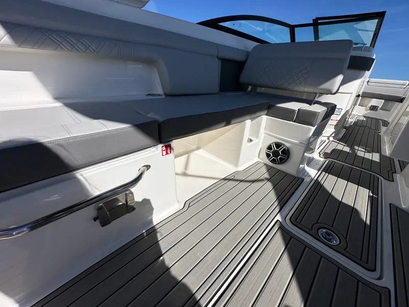 Slide: The Image of Sea Ray SDX 290 Outboard 2026 - 16