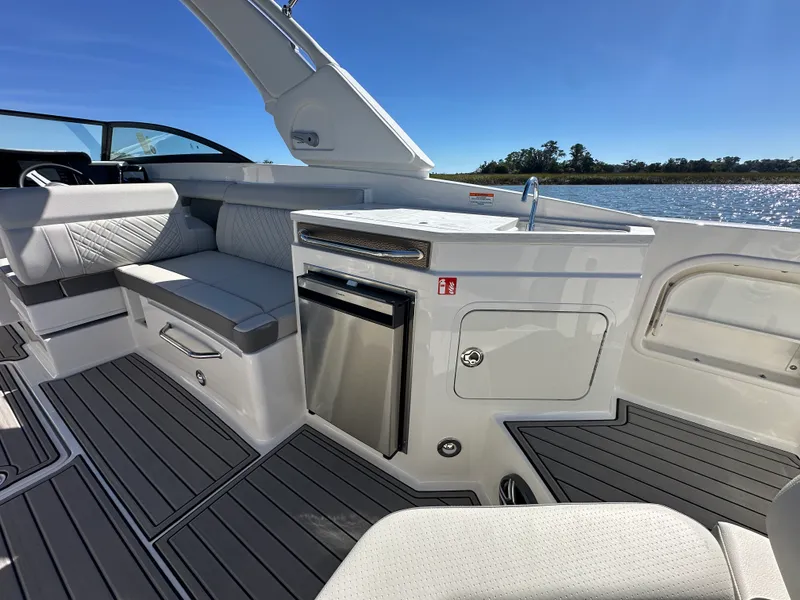 Slide: The Image of Sea Ray SDX 290 Outboard 2026 - 17