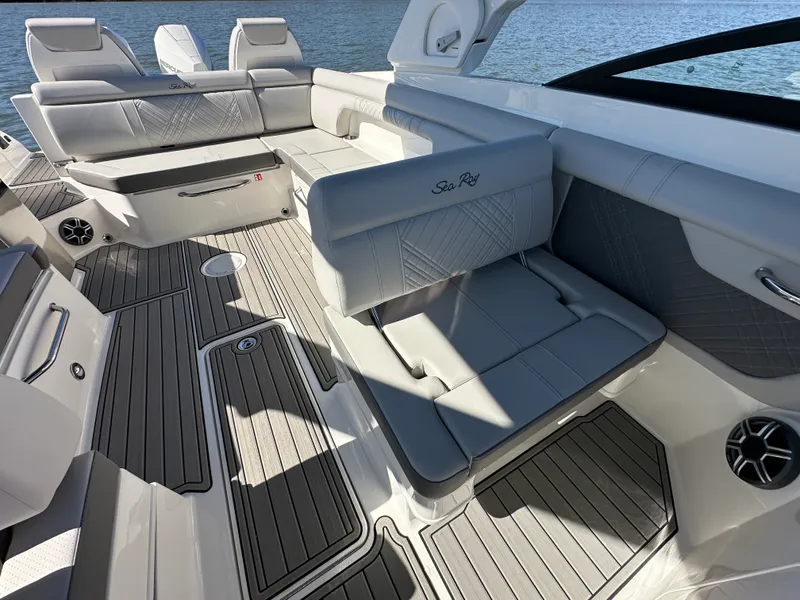 Slide: The Image of Sea Ray SDX 290 Outboard 2026 - 20