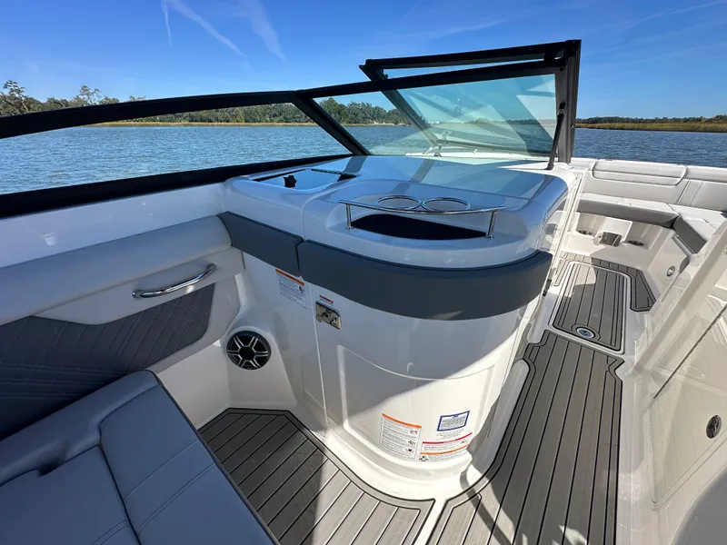 Slide: The Image of Sea Ray SDX 290 Outboard 2026 - 21