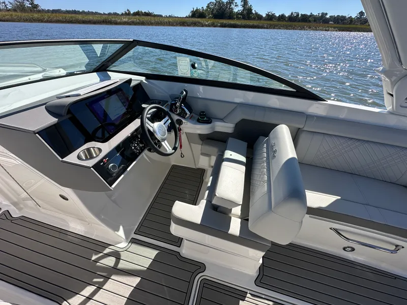 Slide: The Image of Sea Ray SDX 290 Outboard 2026 - 23