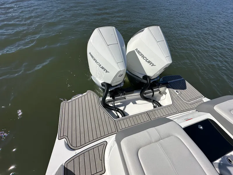 Slide: The Image of Sea Ray SDX 290 Outboard 2026 - 8