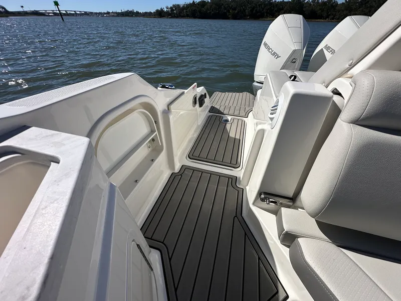 Slide: The Image of Sea Ray SDX 290 Outboard 2026 - 9