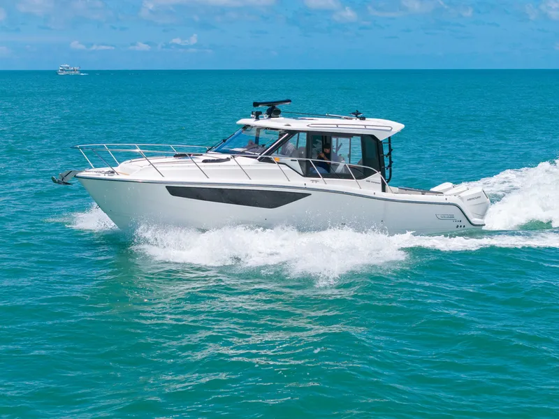 Slide: The Image of Boston Whaler 365 CONQUEST 2025 - 11