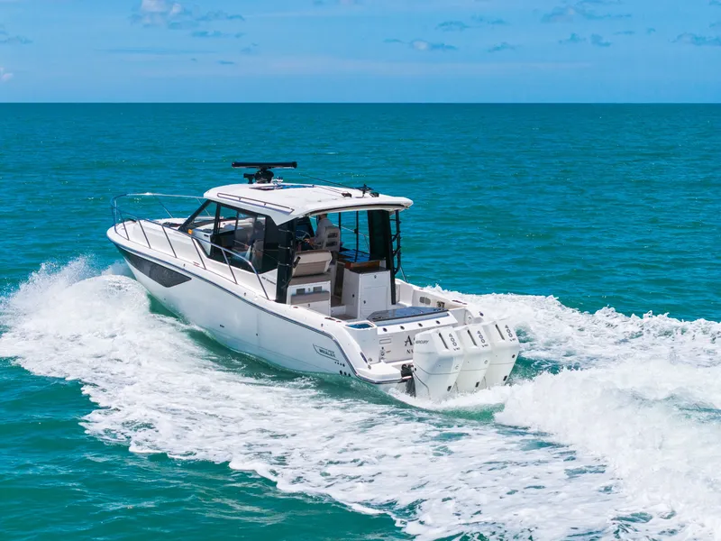Slide: The Image of Boston Whaler 365 CONQUEST 2025 - 14