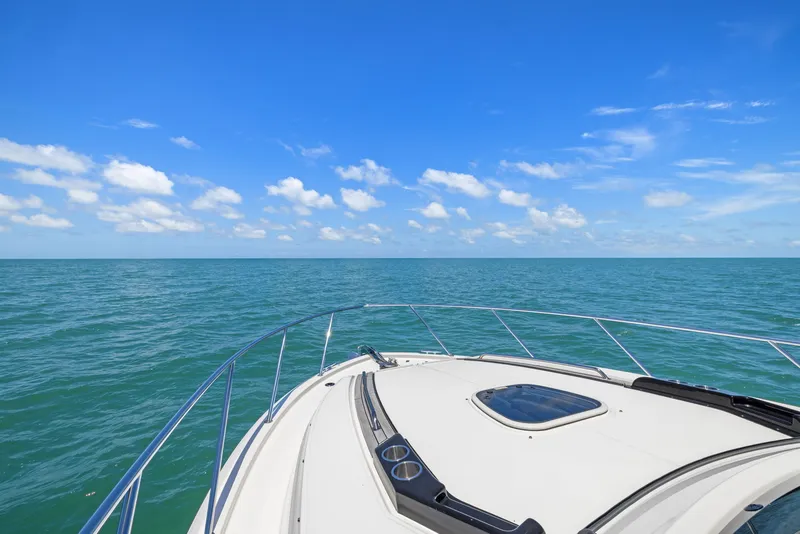 Slide: The Image of Boston Whaler 365 CONQUEST 2025 - 19