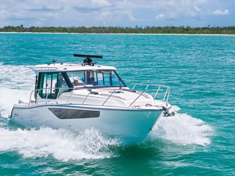 Slide: The Image of Boston Whaler 365 CONQUEST 2025 - 3