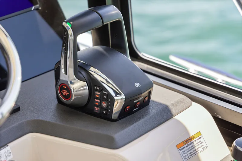 Slide: The Image of Boston Whaler 365 CONQUEST 2025 - 30
