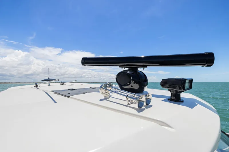 Slide: The Image of Boston Whaler 365 CONQUEST 2025 - 49