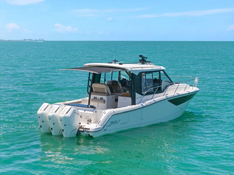 Slide: The Image of Boston Whaler 365 CONQUEST 2025 - 5