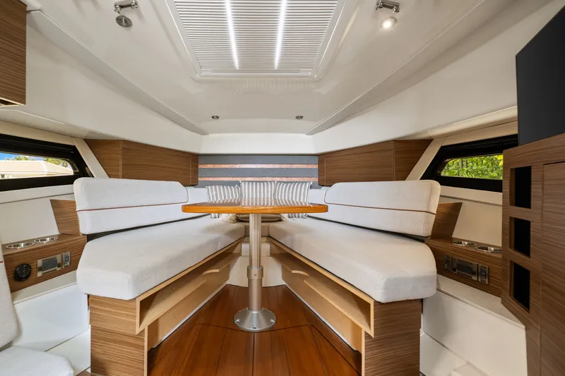 Slide: The Image of Boston Whaler 365 CONQUEST 2025 - 54