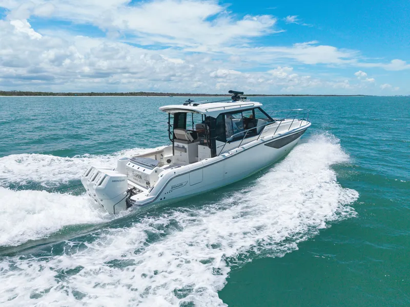 Slide: The Image of Boston Whaler 365 CONQUEST 2025 - 7