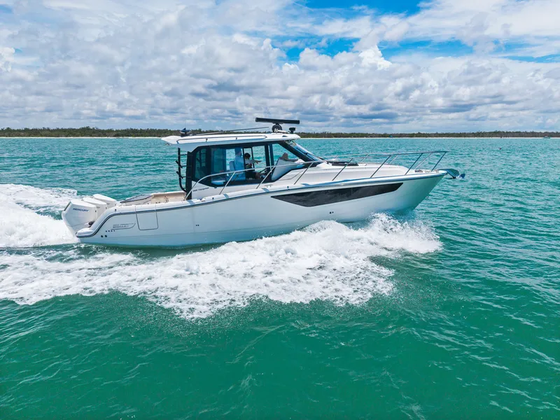 Slide: The Image of Boston Whaler 365 CONQUEST 2025 - 8