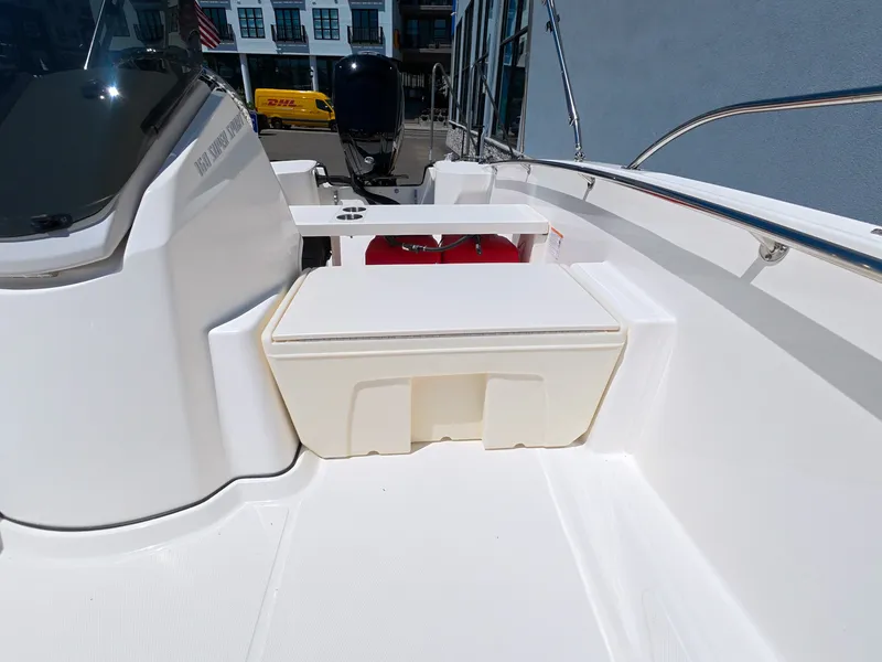 Slide: The Image of Boston Whaler 160 Super Sport 2026 - 17