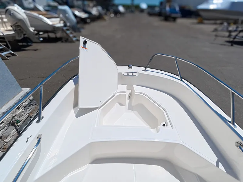 Slide: The Image of Boston Whaler 160 Super Sport 2026 - 20