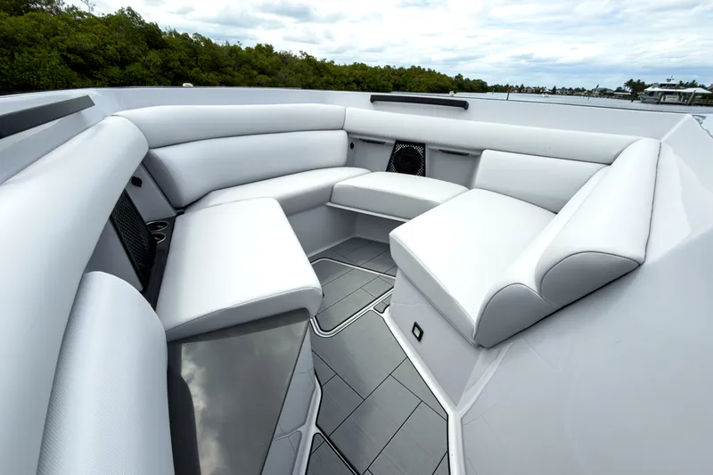 Slide: The Image of Aviara AV32 Outboard 2024 - 17