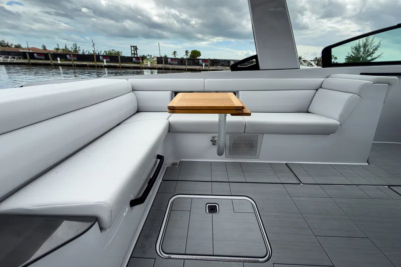 Slide: The Image of Aviara AV32 Outboard 2024 - 5