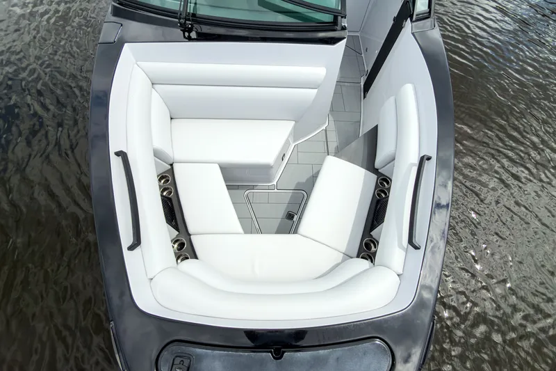Slide: The Image of Aviara AV32 Outboard 2024 - 19