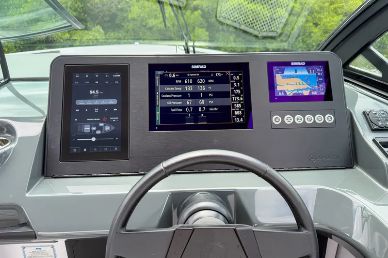 Slide: The Image of Aviara AV32 Outboard 2024 - 13