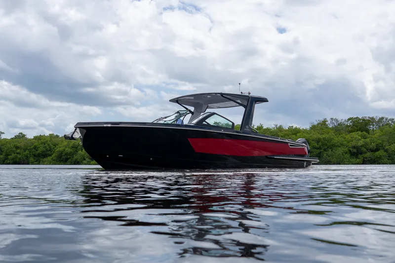 Slide: The Image of Aviara AV32 Outboard 2024 - 1