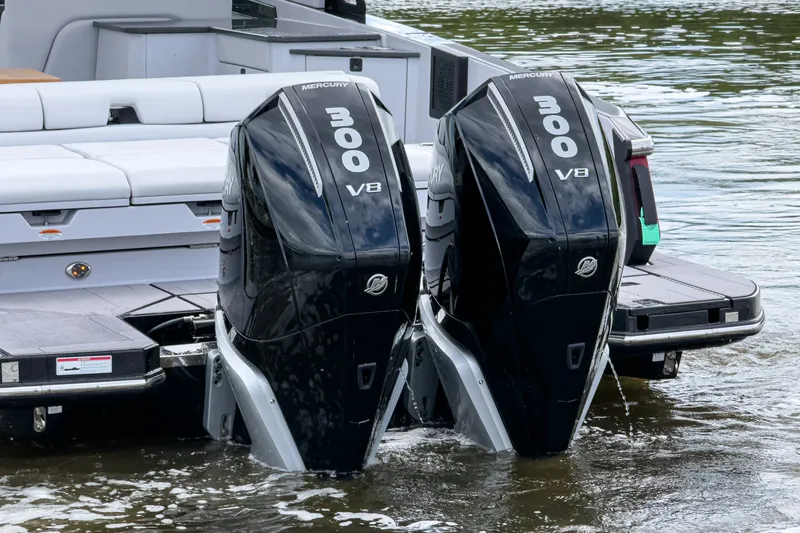 Slide: The Image of Aviara AV32 Outboard 2024 - 3